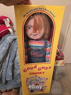 Mezco Child's Play Good Guys 15 Talking Happy Chucky Action Figure 78004